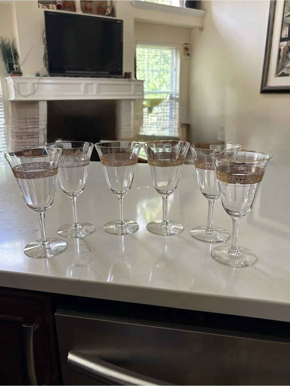 Elegant Clear Wine Glasses with Metallic Gold Band – Set of 7